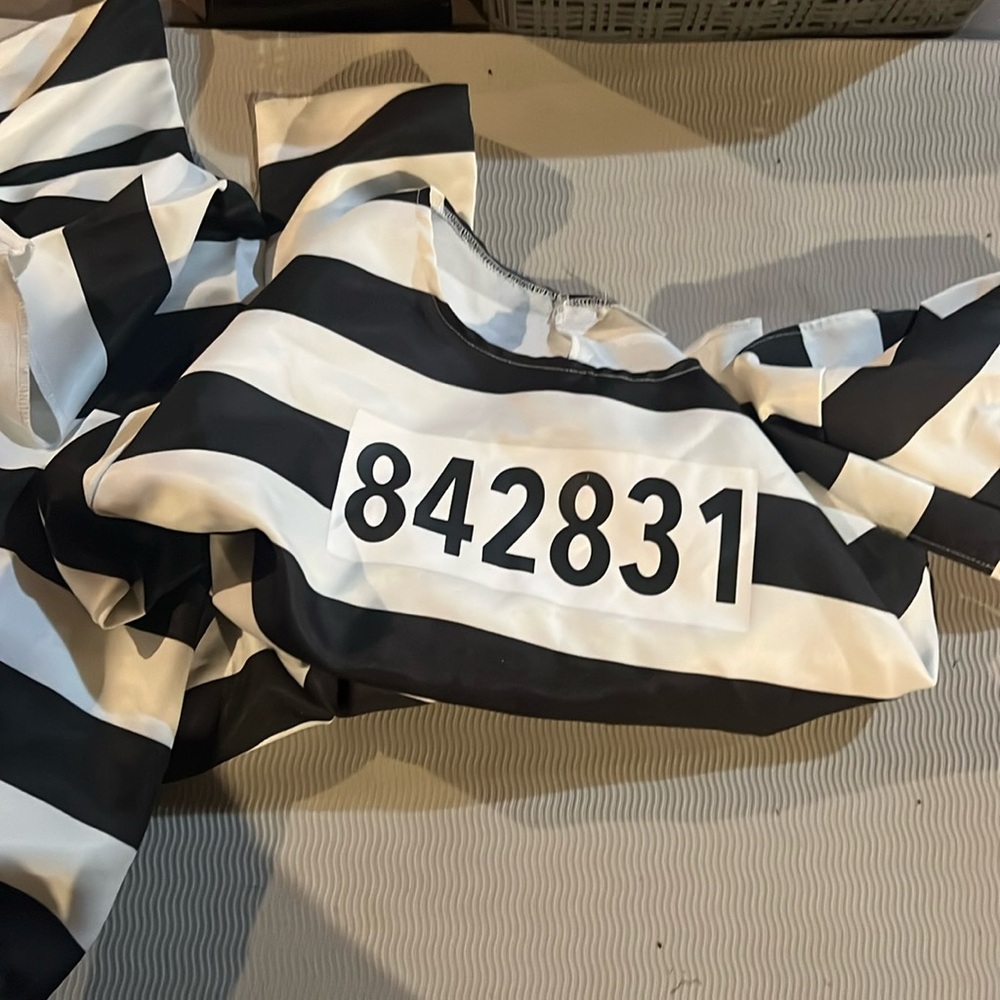 Prisoner costume